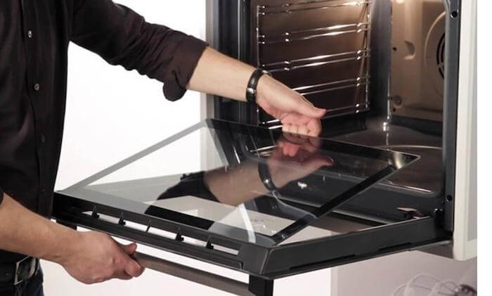 Как помыть стекло в духовке внутри: Как помыть дверцу духовки между стеклами