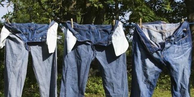 Как быстро высушить джинсы и не испортить их - таблица экспресс-методов в домашних условиях
