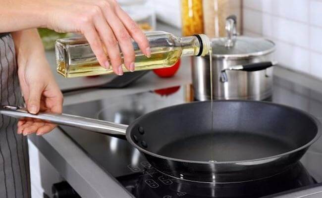 Как подготовить чугунную сковороду перед первым использованием